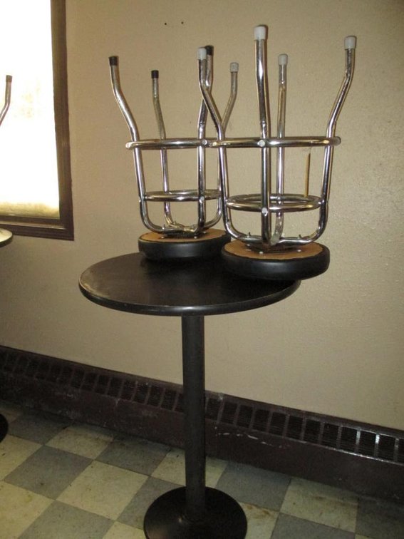 4' Round Bar Table w/ (2) Stools