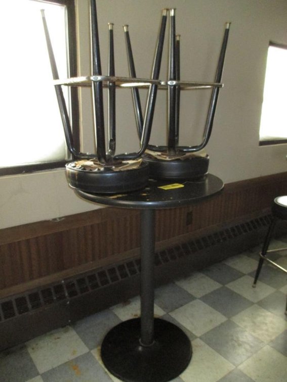 4' Round Bar Table w/ (2) Stools