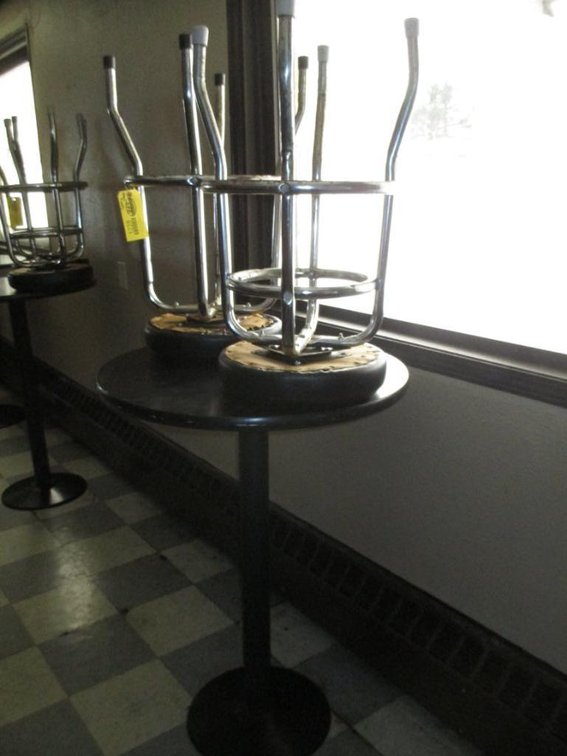 4' Round Bar Table w/ (2) Stools