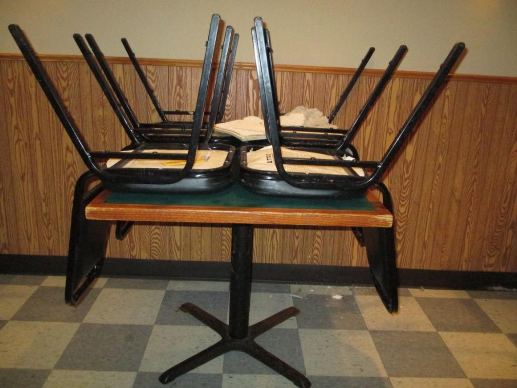 Restaurant Table w/ (4) Chairs