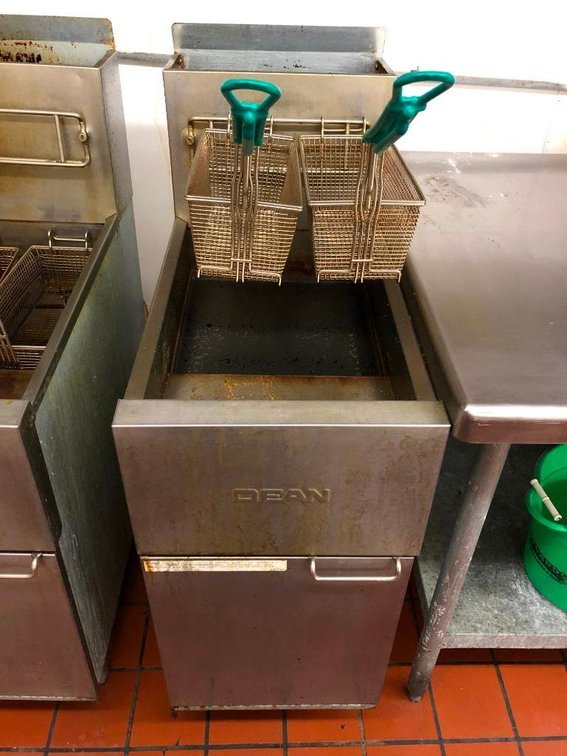 Commercial 3 Basket Natural Gas Deep Fryer - 1'4''x2'5''x3'10''