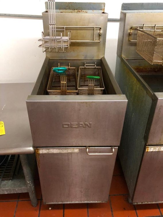 Commercial 3 Basket Natural Gas Deep Fryer - 1'4''x2'5''x3'10''