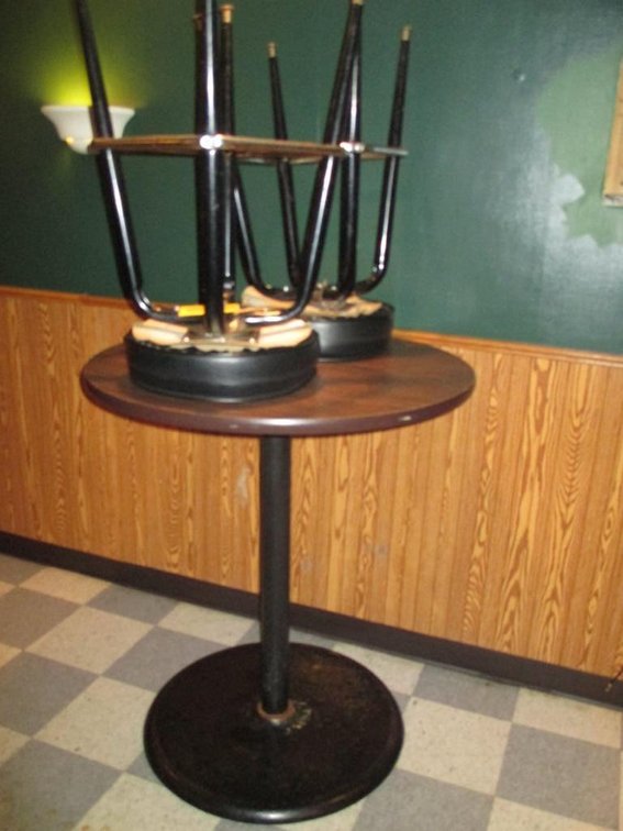 4' Round Bar Table w/ (2) Stools