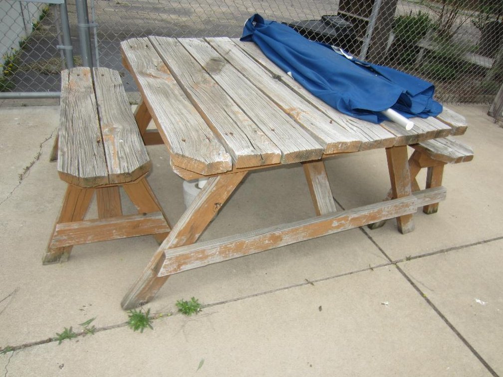 Wooden Picnic Table w/ 2 Benches & Umbrella 
