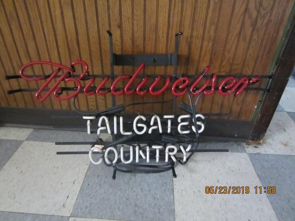 Budweiser Tailgates Country Neon Light