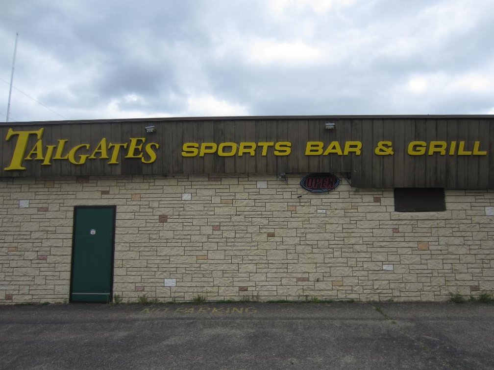 Tailgates Sports Bar & Grill Sign