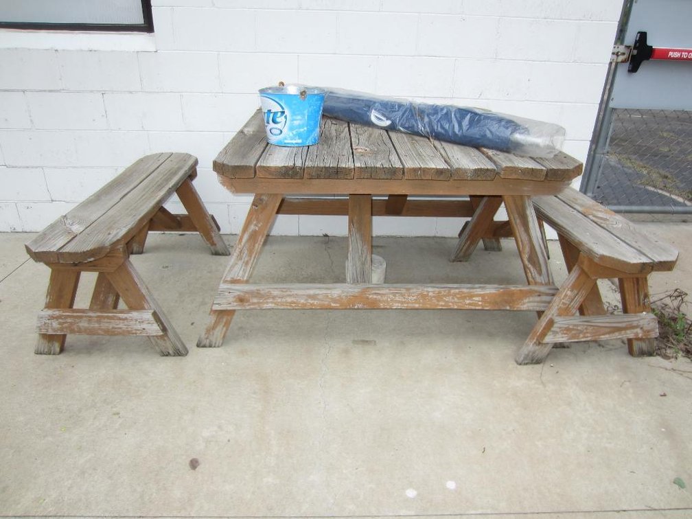 Wooden Picnic Table w/ 2 Benches & Umbrella 
