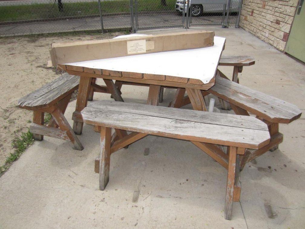 Wooden Picnic Table w/ 4 Benches & Umbrella 