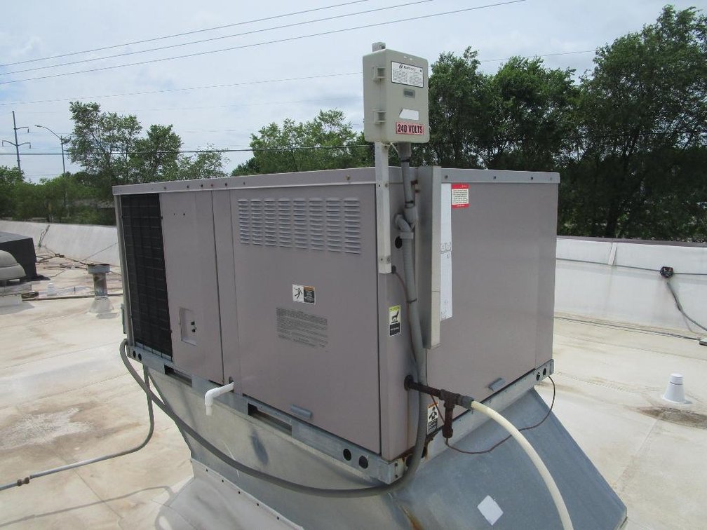 Roof Top Heat and A/C Unit