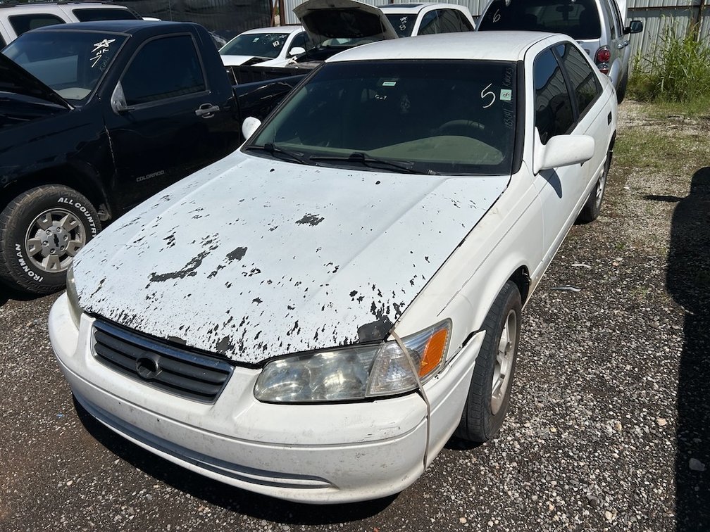 2000 TOYOTA CAMRY- W/ Key, Runs & Pulls
