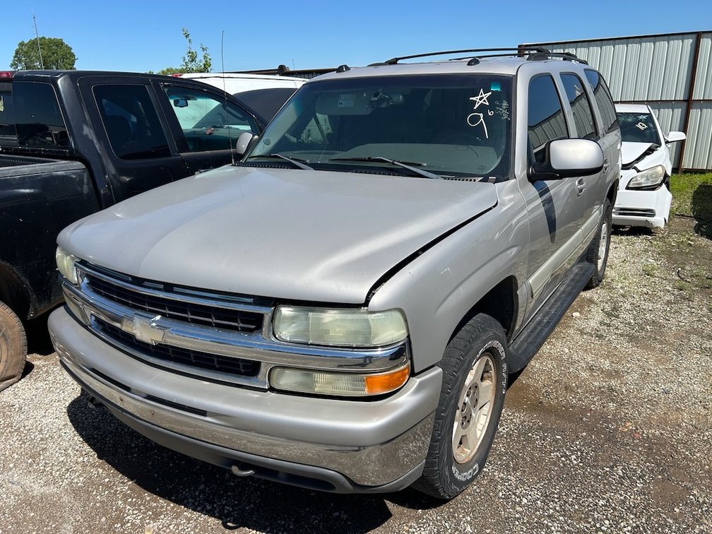 2004 CHEVY TAHOE- W/ Key, Runs & Pulls