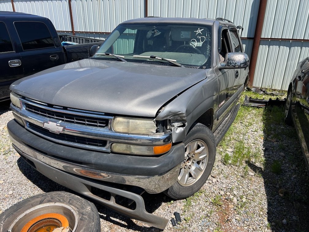 2003 CHEVY TAHOE- W/ Key & Runs