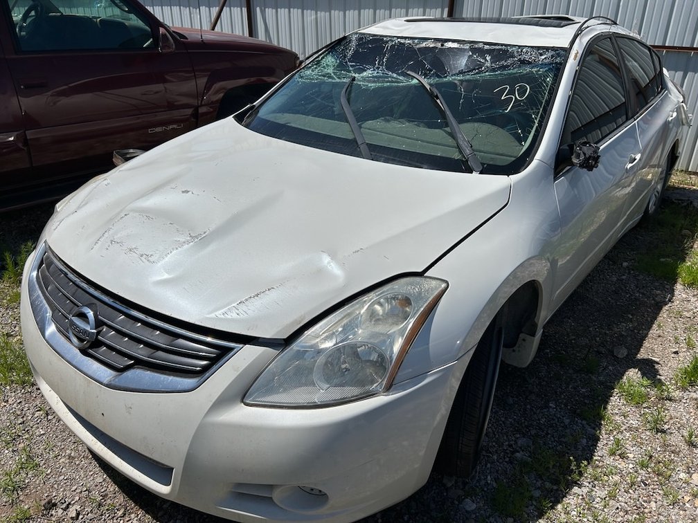 2012 NISSAN ALTIMA- W/ Title & Key but Does NOT Start