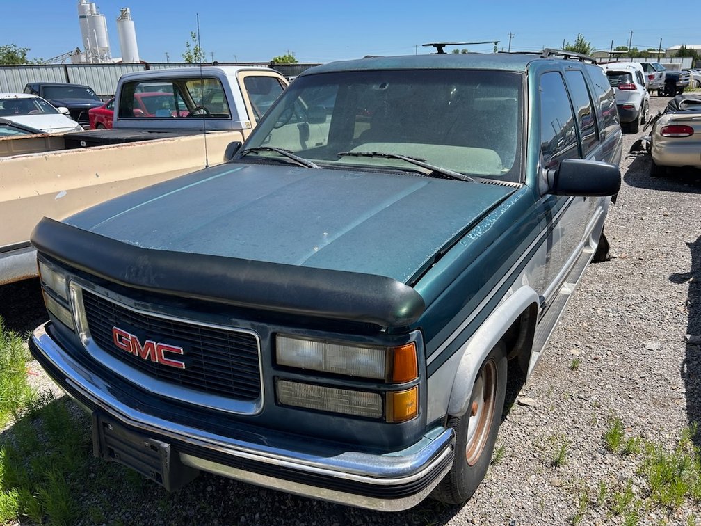 1995 CHEVY SUBURBAN- W/ Title but No Key and Does Not Start