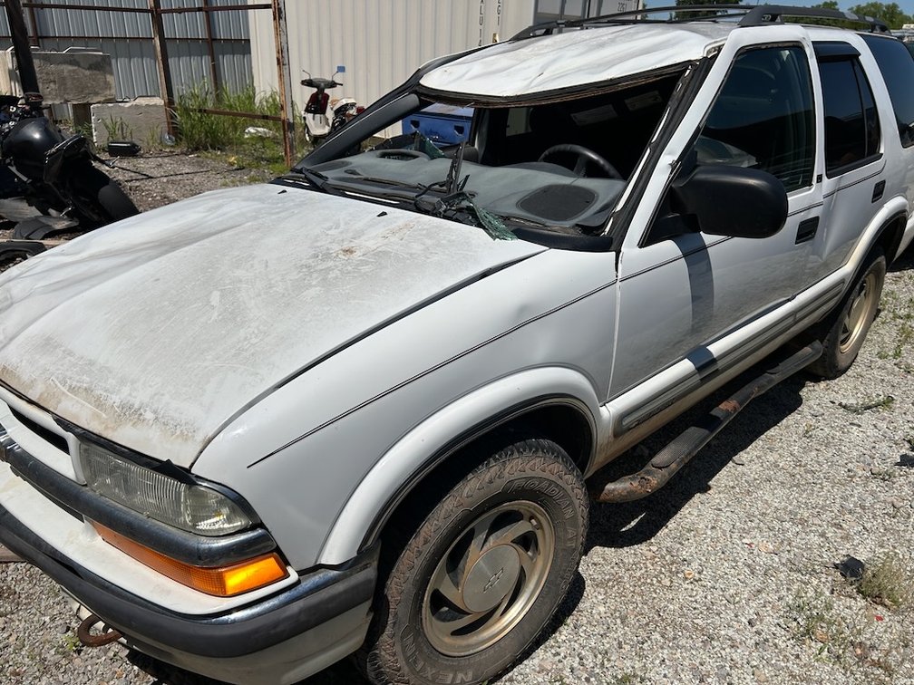 2001 CHEVY BLAZER- W/ Key but Does NOT Start
