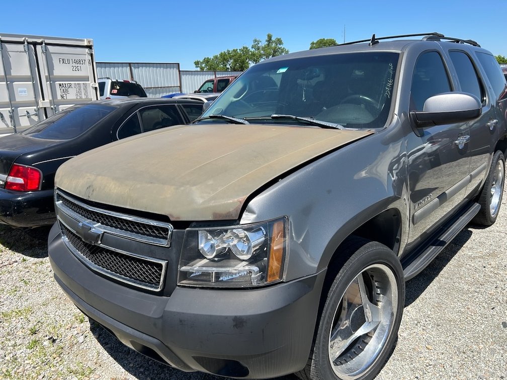 2008 CHEVY TAHOE- W/ Key, Runs & Pulls
