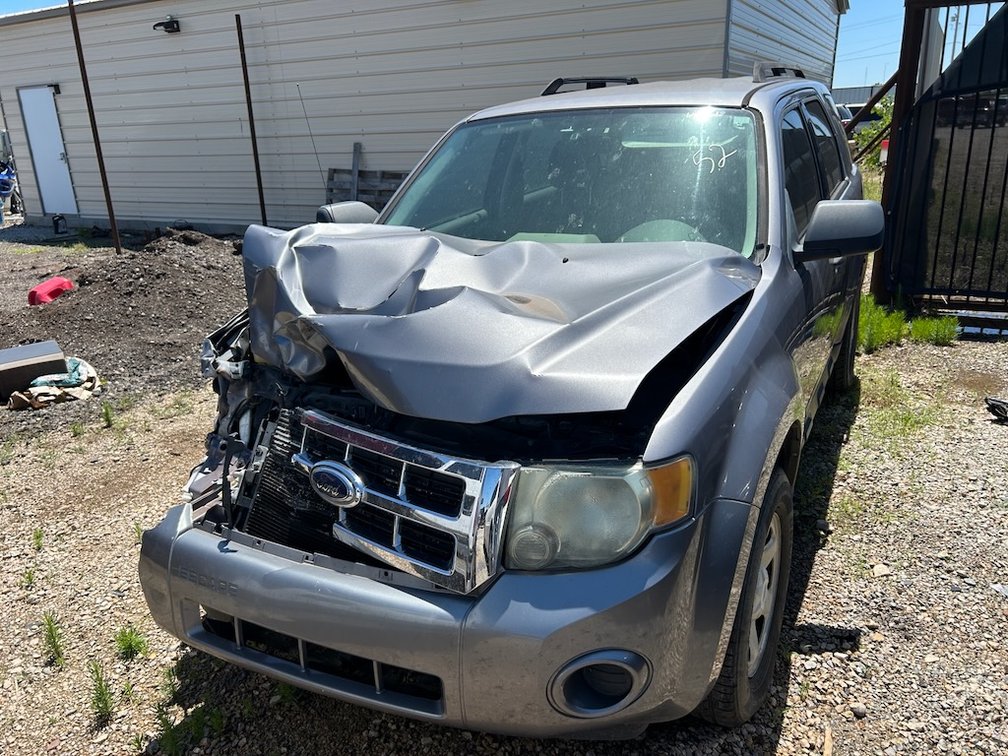 2008 FORD ESCAPE- W/ Key