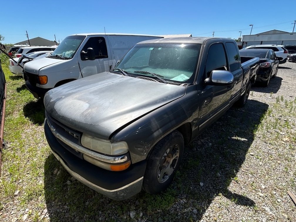 2001 CHEVY 1500- W/ Key, Runs & Pulls
