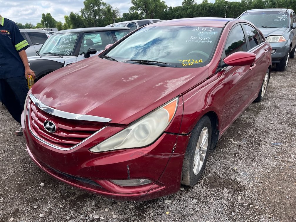 2013 Hyundai Sonata- W/ Key & Runs