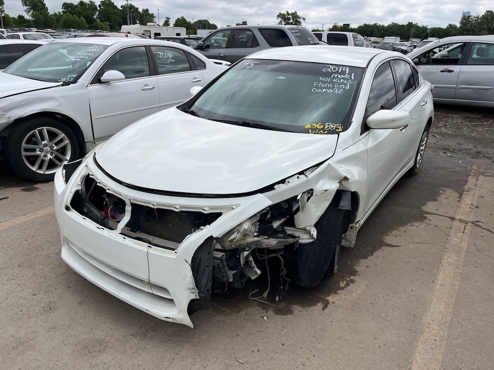 2014 Nissan Altima- W/ Key & Runs