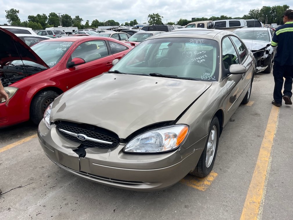 2002 Ford Taurus- W/ Key & Runs