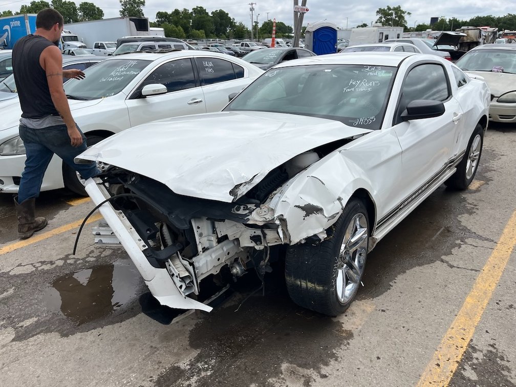 2013 Ford Mustang- W/ Key & Runs