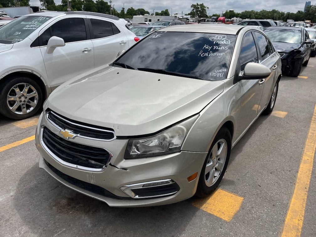 2015 Chevrolet Cruze- W/ Key & Runs