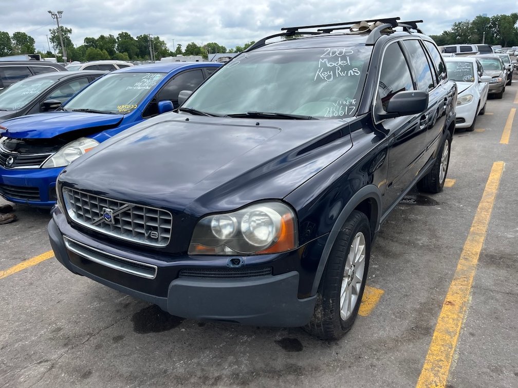 2005 Volvo XC90- W/ Title, Key & Runs
