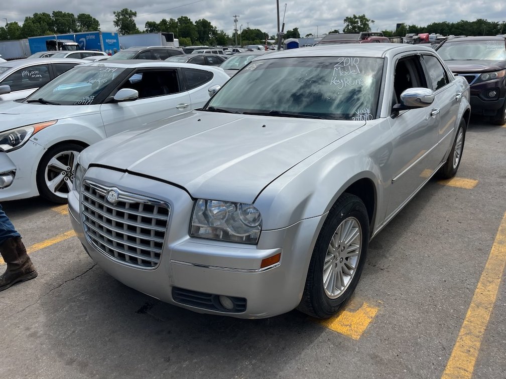 2010 Chrysler 300- W/ Key & Runs