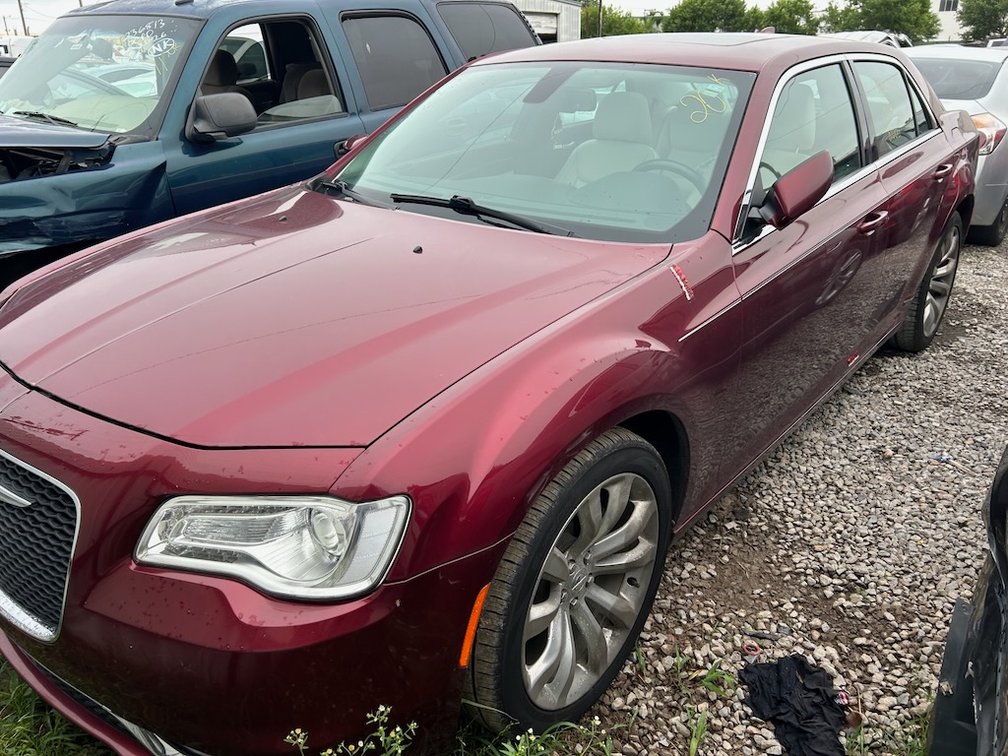 2018 CHRYSLER 300- W/ Key, Runs & Drives