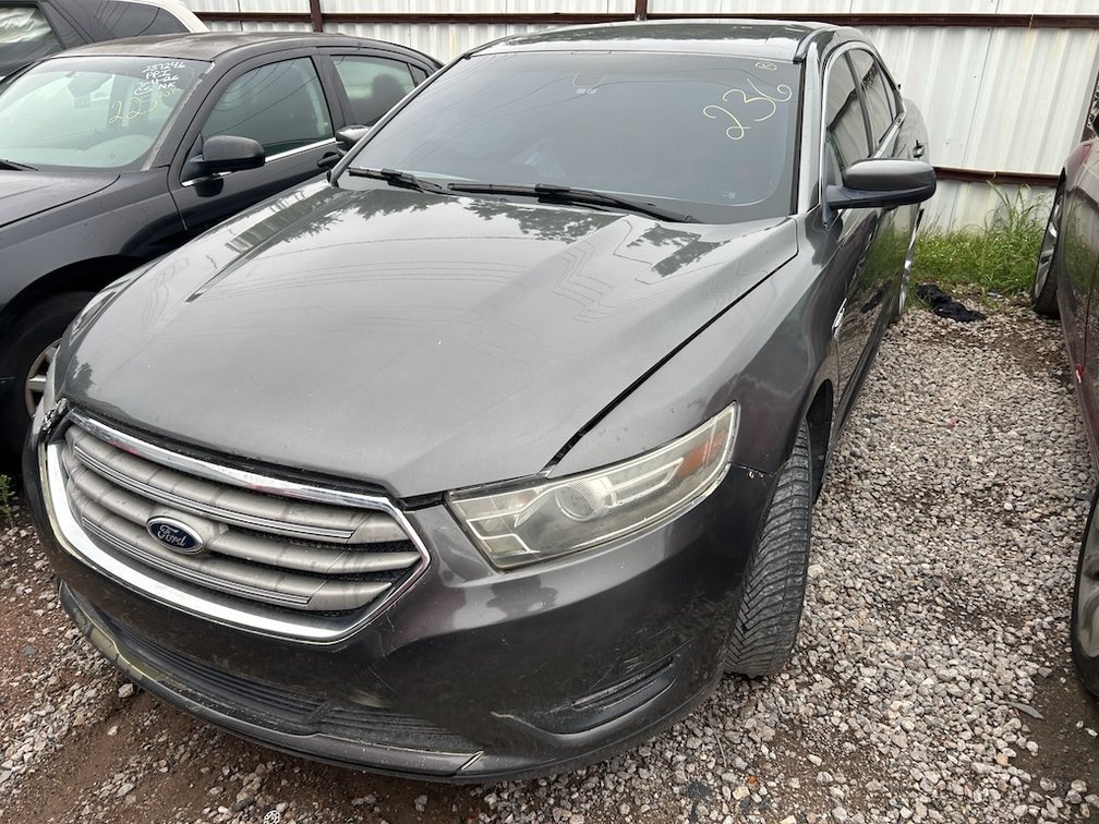 2015 FORD  TAURUS- W/ Key but Does NOT Run