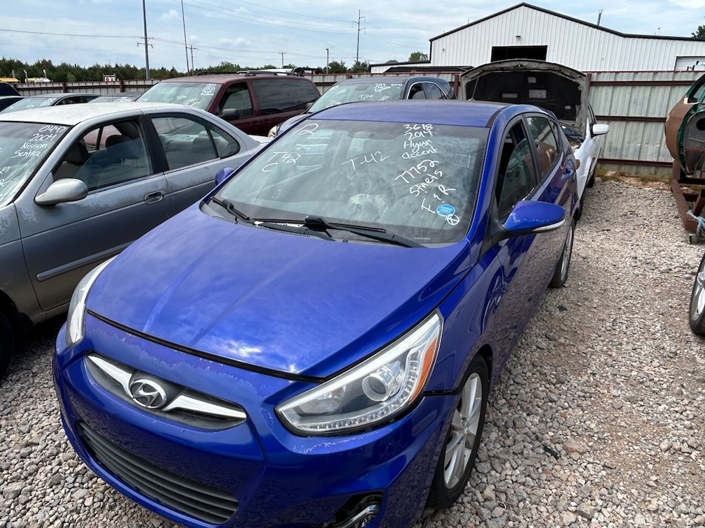 14 HYUNDAI ACCENT- Starts & Pulls
