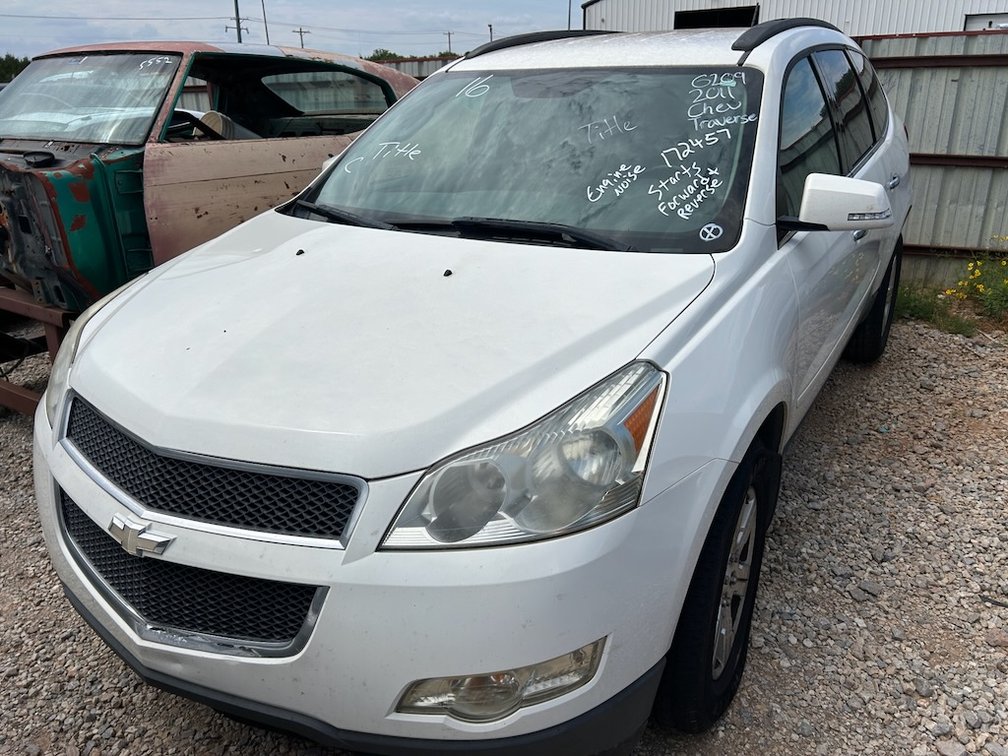 11 CHEV TRAVERSE- W/ Title, Starts & Pulls