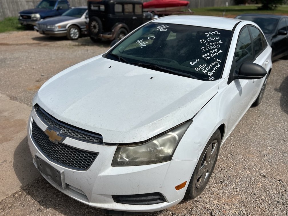 13 CHEV CRUZE- W/ Title, Starts & Pulls