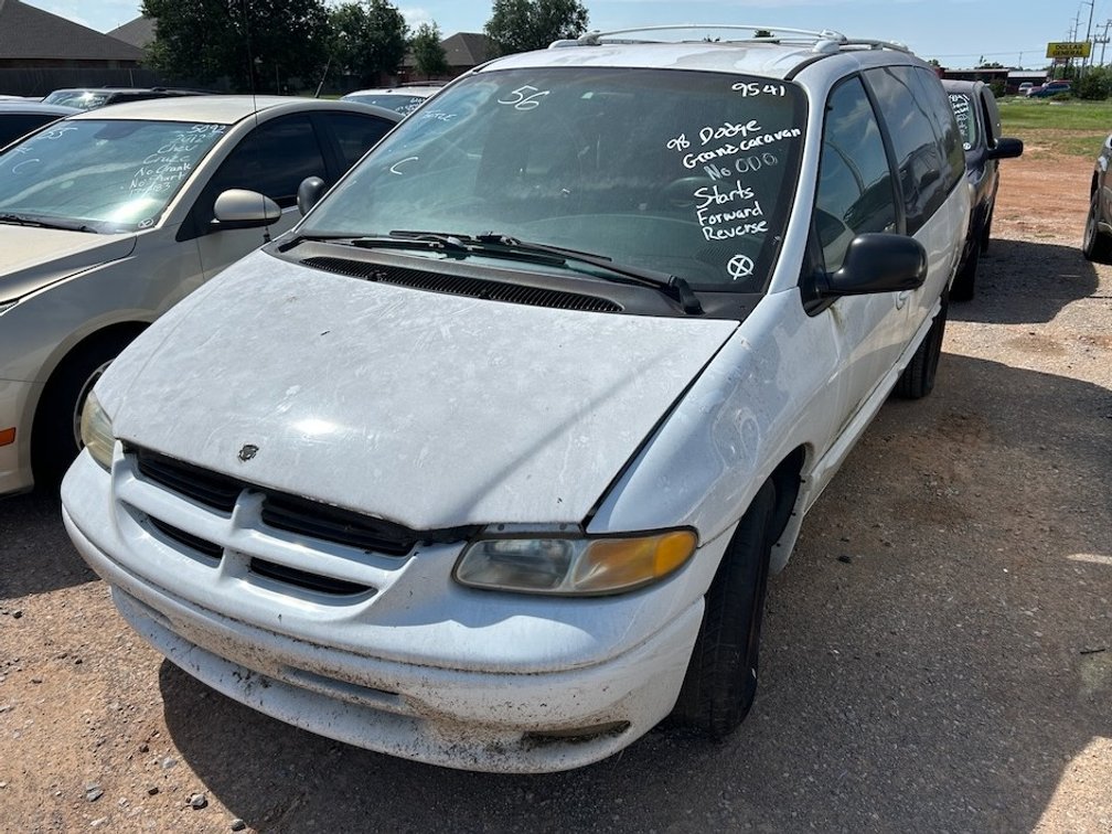 98 DODGE GRAND CARAVAN- W/ Title, Starts & Pulls