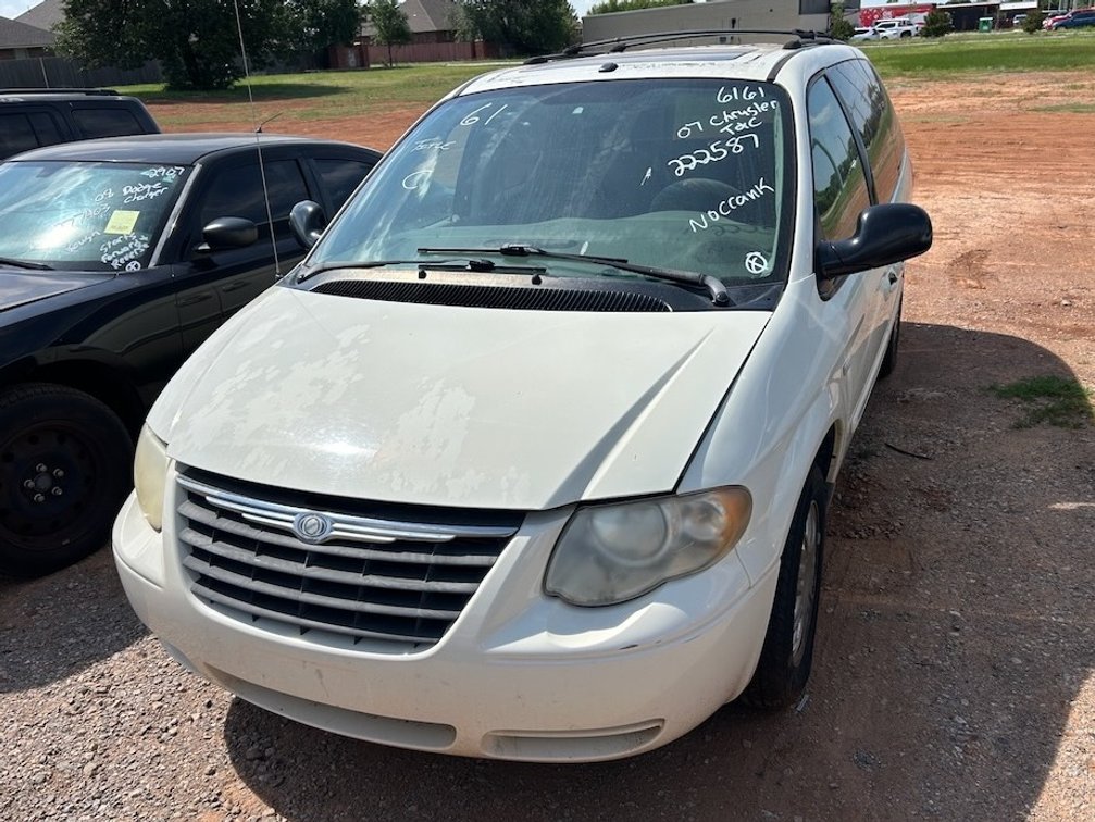 07 CHRYSLER T&C- W/ Title but Does NOT Crank
