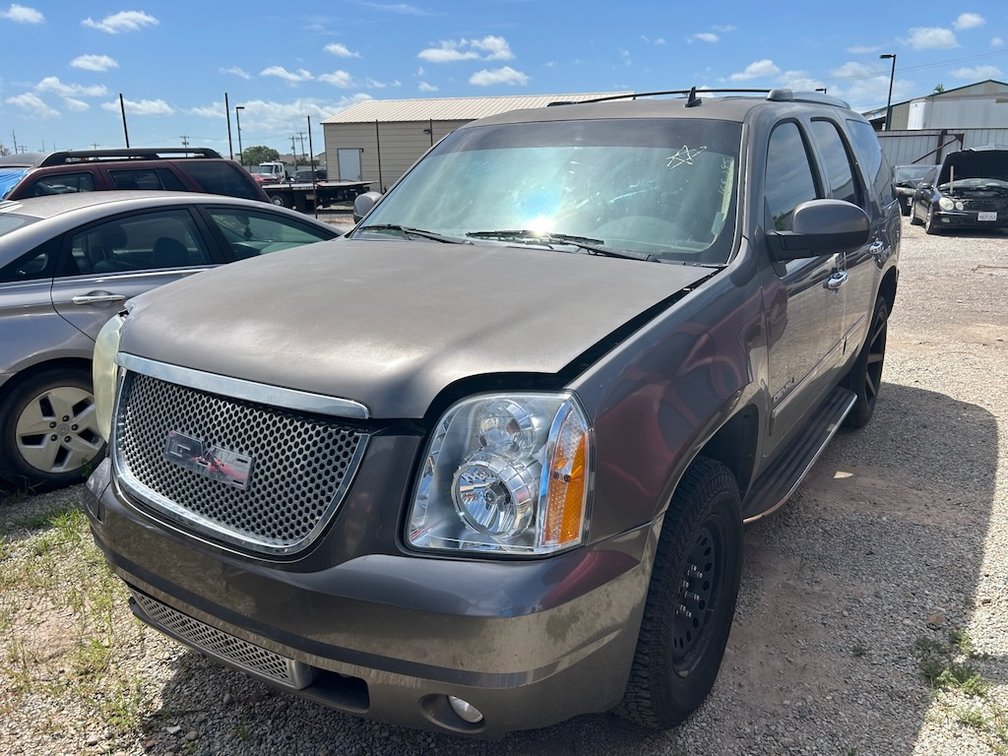 2013 GMC YUKON- W/ Key, Runs & Pulls
