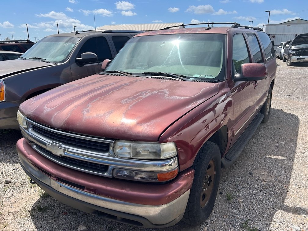 2002 CHEVY SUBURBAN- W/ Key, Runs & Pulls