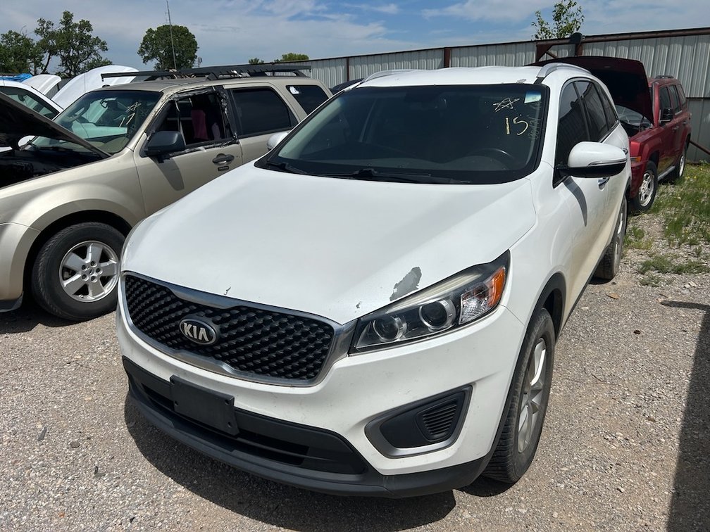 2016 KIA SORENTO- W/ Key, Runs & Pulls