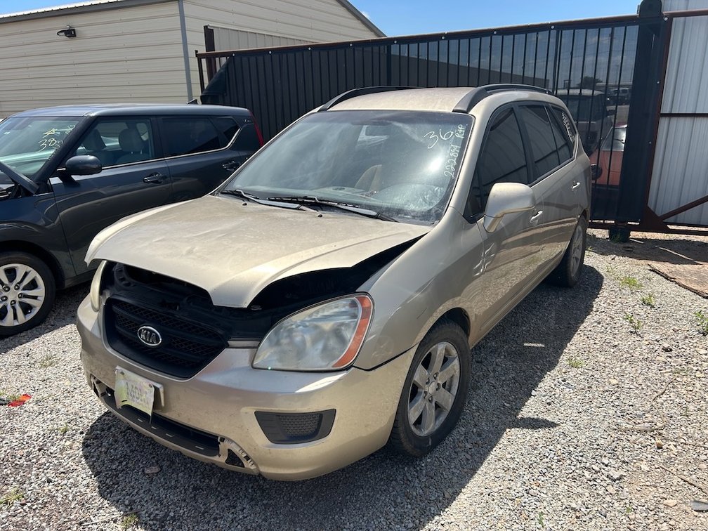 2008 KIA RONDO- W/ Key, Runs & Pulls