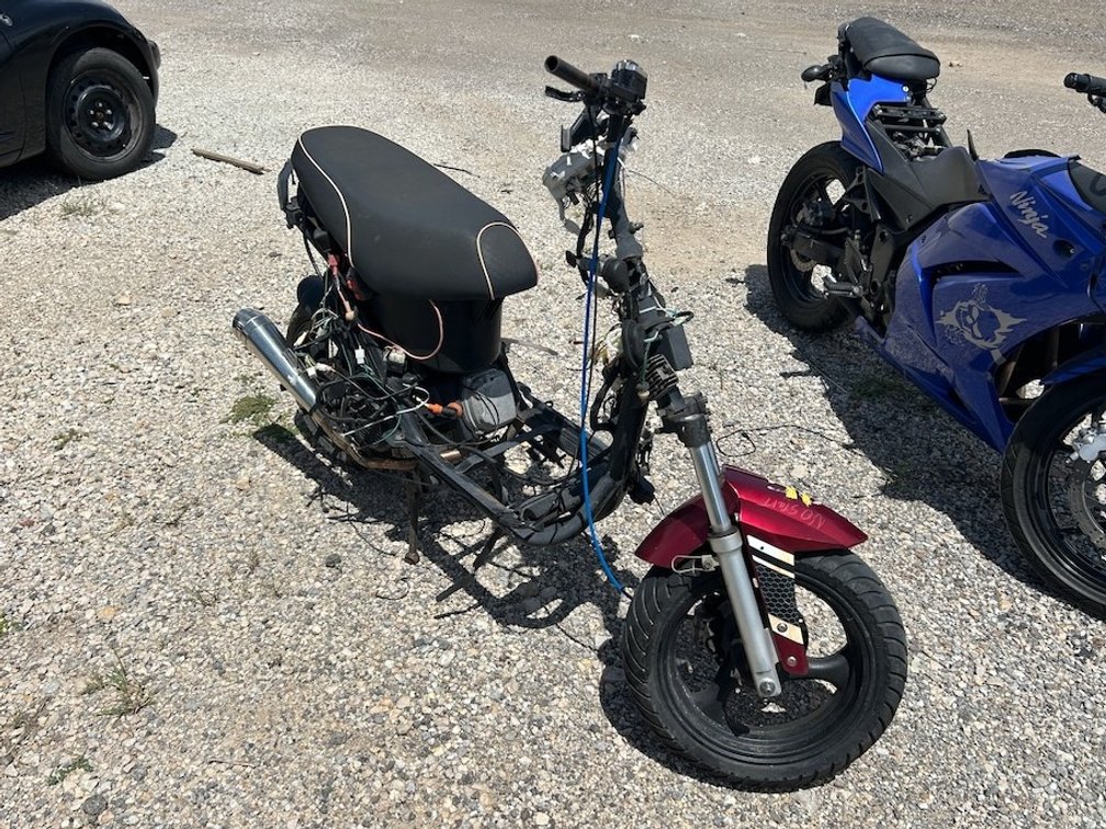 2018 YNGM SCOOTER- W/ Key & Cranks but Does NOT Start