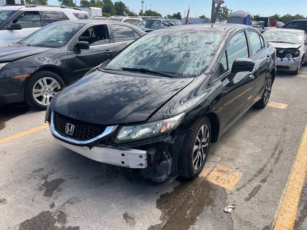 2015 Honda Civic- W/ Title, Key & Runs But Does Not Move