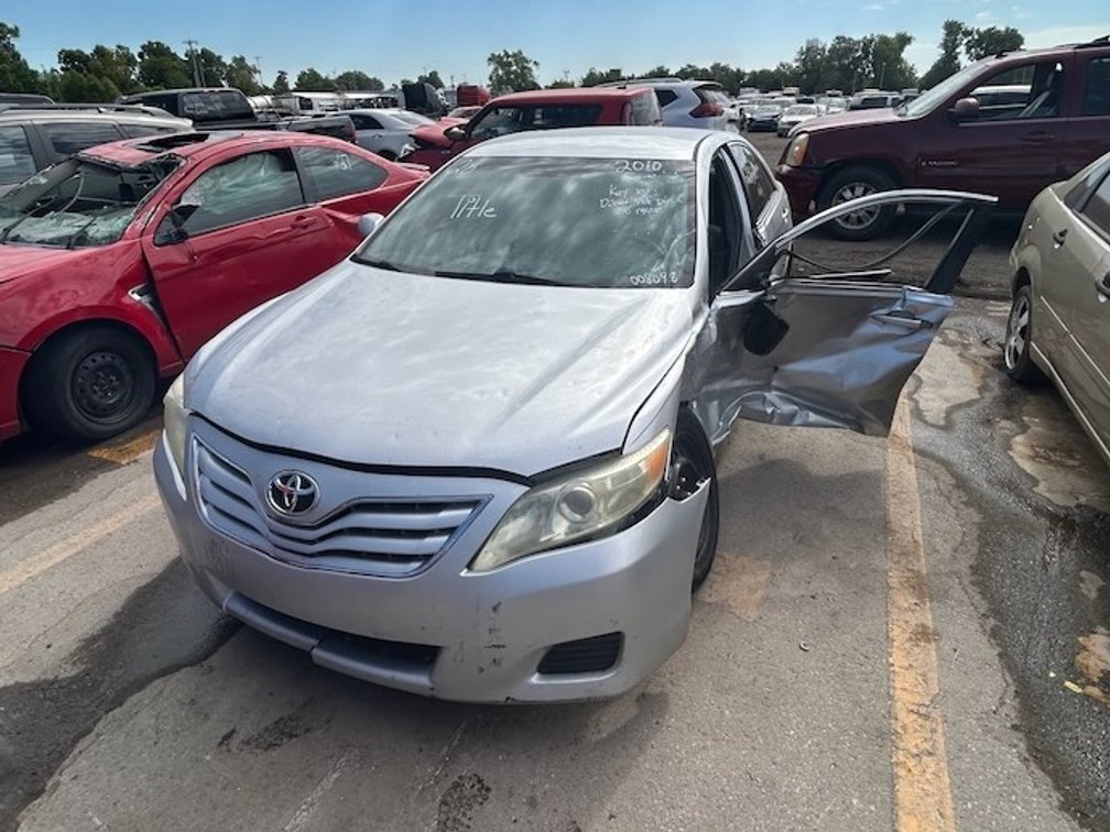2010 Toyota Camry- W/ Title, Key & Runs But Does Not Move