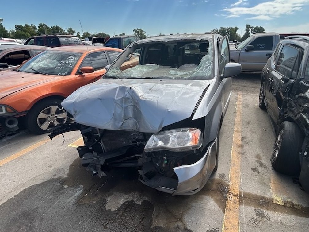 2016 Dodge Grand Caravan- W/ Title, Key & Starts