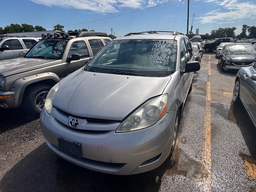 2008 Toyota Sienna- W/ Key & Runs