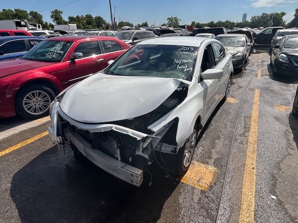 2013 Nissan Altima- W/ Key & Runs