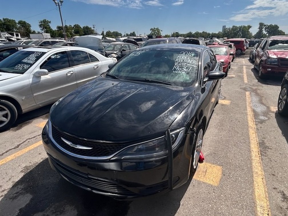 2016 Chrysler 200- W/ Key & Runs But Does Not Move