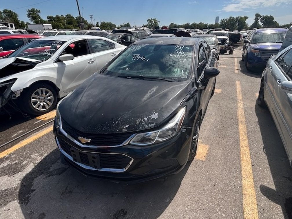 2017 Chevrolet Cruze- W/ Title, Key & Runs