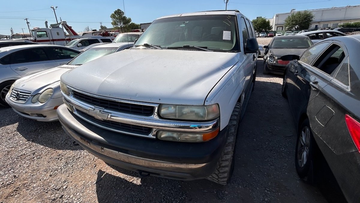 2004 CHEVY SUBURBAN- No Key