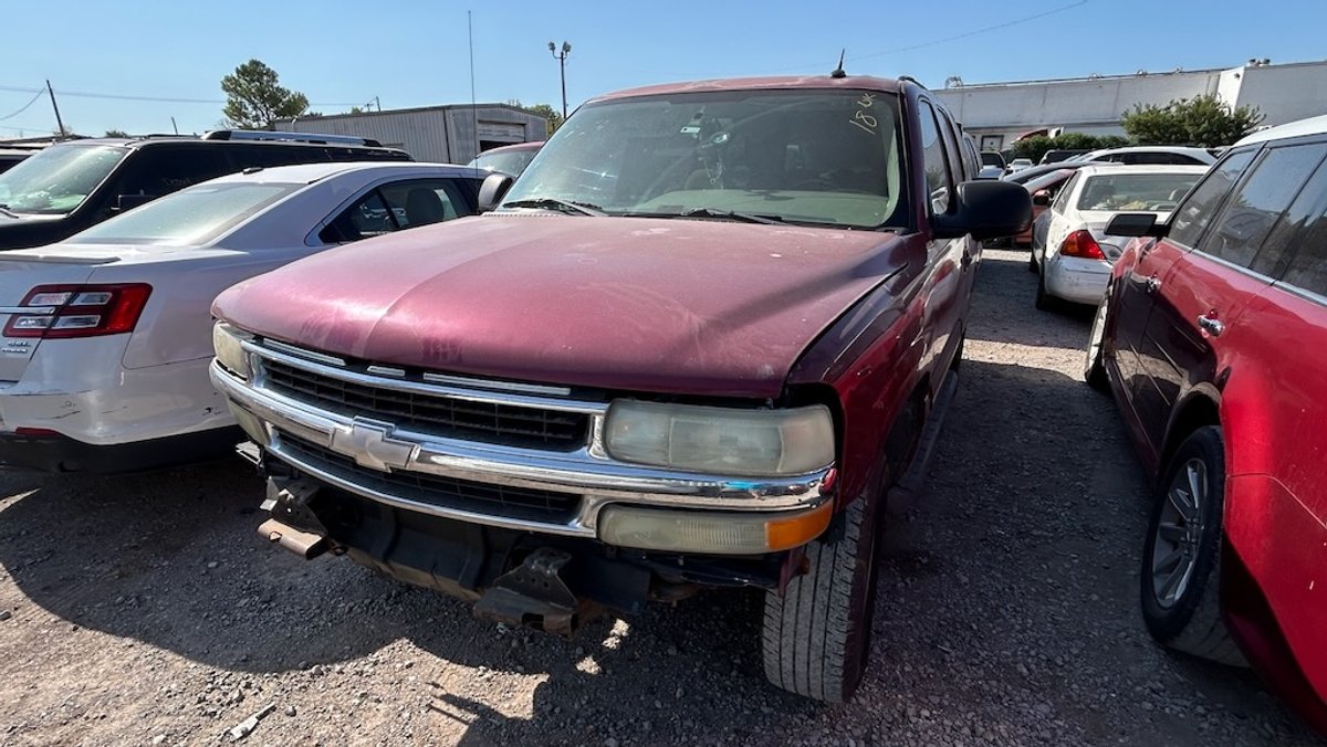 2005 CHEVY TAHOE- W/ Key, Runs Rough, & Drives